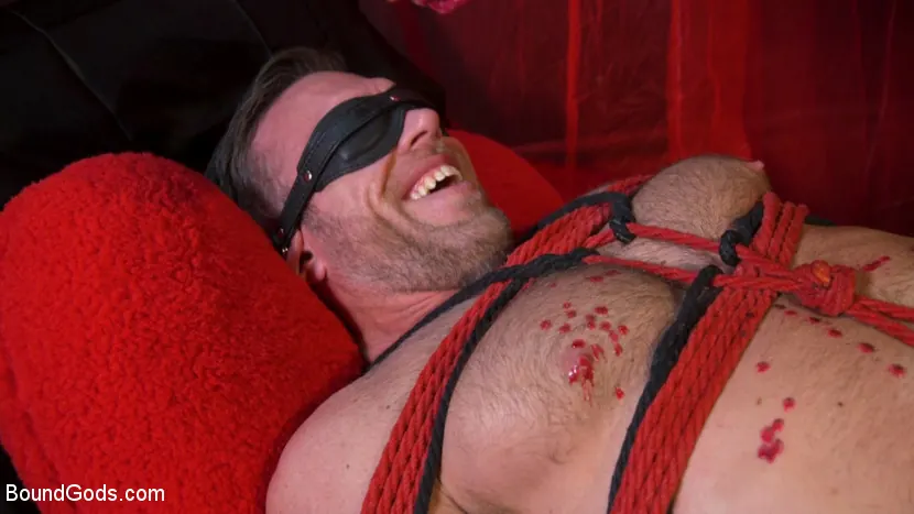 Alex Mecum - Bound Valentine: Alex Mecum Covered in Wax, Suspended, Pumped, Fucked | Picture (7)