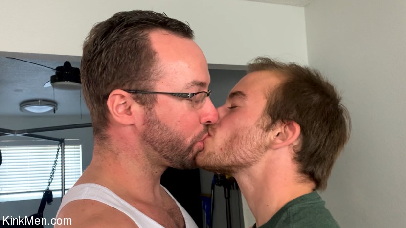 Gym Hookup: Newcomer Luke Hudson Fists Alex Hawk
