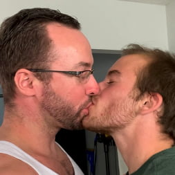 Gym Hookup: Newcomer Luke Hudson Fists Alex Hawk