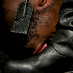 Fresh Muscle: Leather Clad Arad Winwin Punishes Newcomer Parker Payne