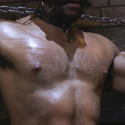 Submissive Seth Santoro Suffers For Christian Wilde