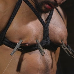 Submissive Seth Santoro Suffers For Christian Wilde