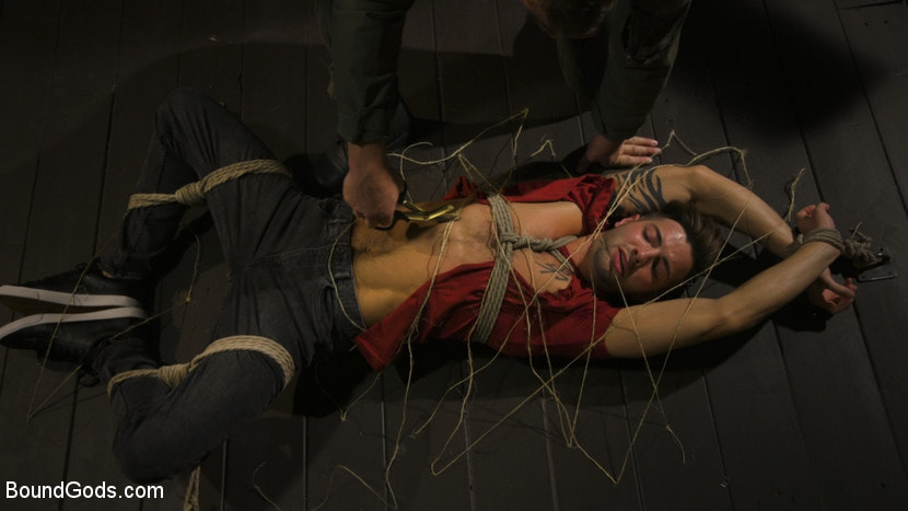 Fuck toy Casey Everett gets used by beefcake Colby Jansen