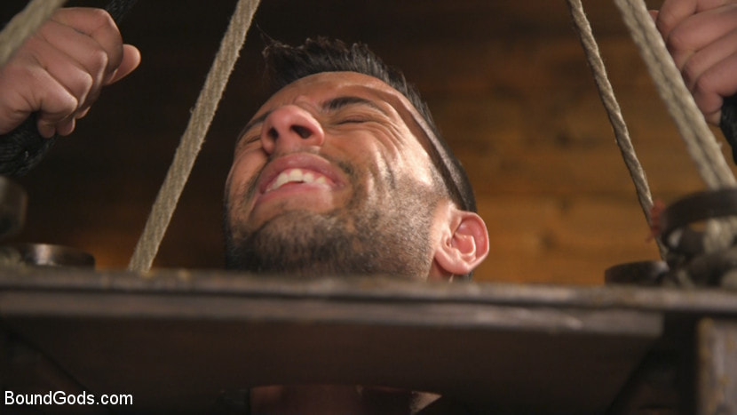 New house slave offers himself to the sexual desires of Master Colter