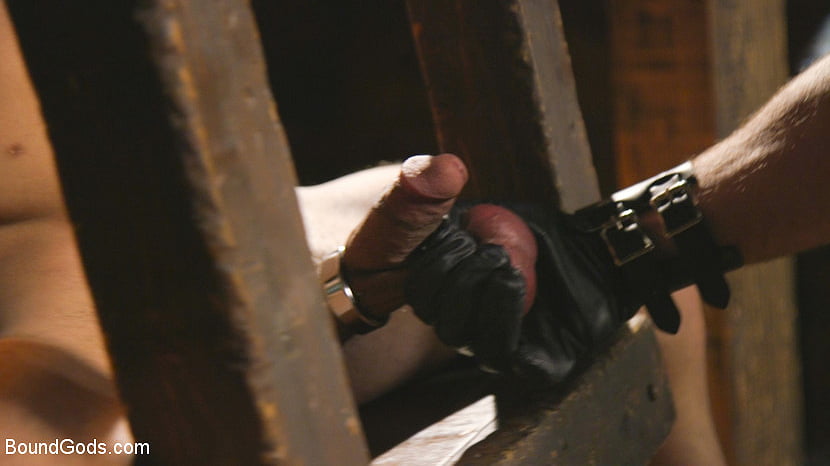 New house slave offers himself to the sexual desires of Master Colter