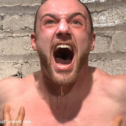 Straight hunk Jimmy Bullet pushes his limits to the max!