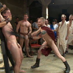 PUNISH THE ESCAPED GLADIATOR FOR HIS CRIMES AGAINST ROME!!!