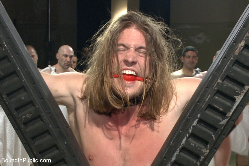 PUNISH THE ESCAPED GLADIATOR FOR HIS CRIMES AGAINST ROME!!!