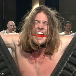 PUNISH THE ESCAPED GLADIATOR FOR HIS CRIMES AGAINST ROME!!!