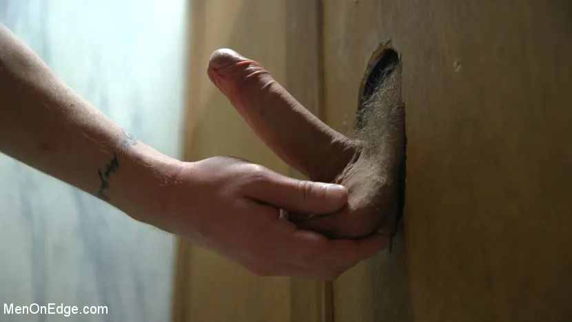 Kyler Ash - Hot Stud Trapped at the Glory Hole | Picture (13)