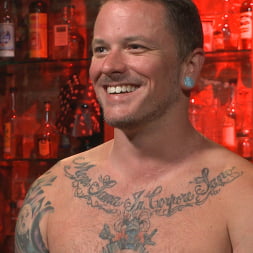 Out-Creeping the Horny Bartender