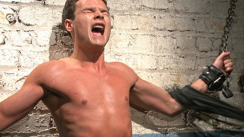 Hot stud pushes his limits to the max!
