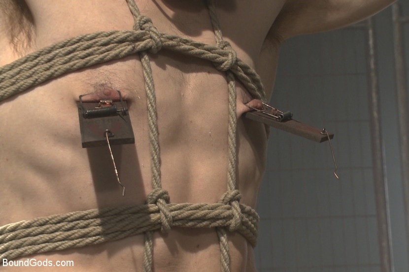 Patrick Isley - Tormented with mousetraps and fucked into submission | Picture (18)