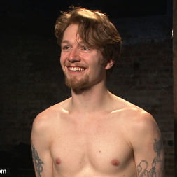 Stud taken from a straight porn shoot and made to suck cock
