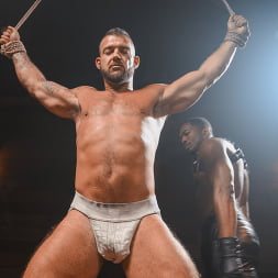 MEATY BEEFCAKE TRYP BATES READY TO TAKE SEAN XAVIER'S MASSIVE COCK