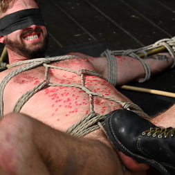 Pushing Wesley: Wesley Woods submits to Sebastian Keys