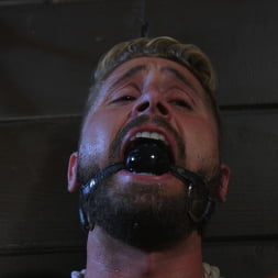 Wesley Woods gets plugged and edged in full suspension